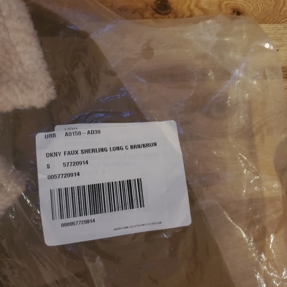 DKNY - Picture 3 of 3